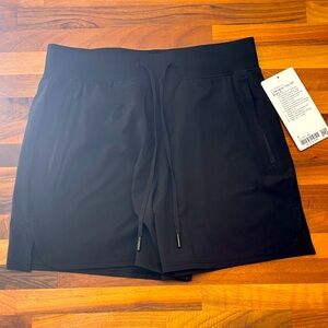NWT Lululemon Licence To Train Black Athletic Shorts, 4” inseam, Size 6